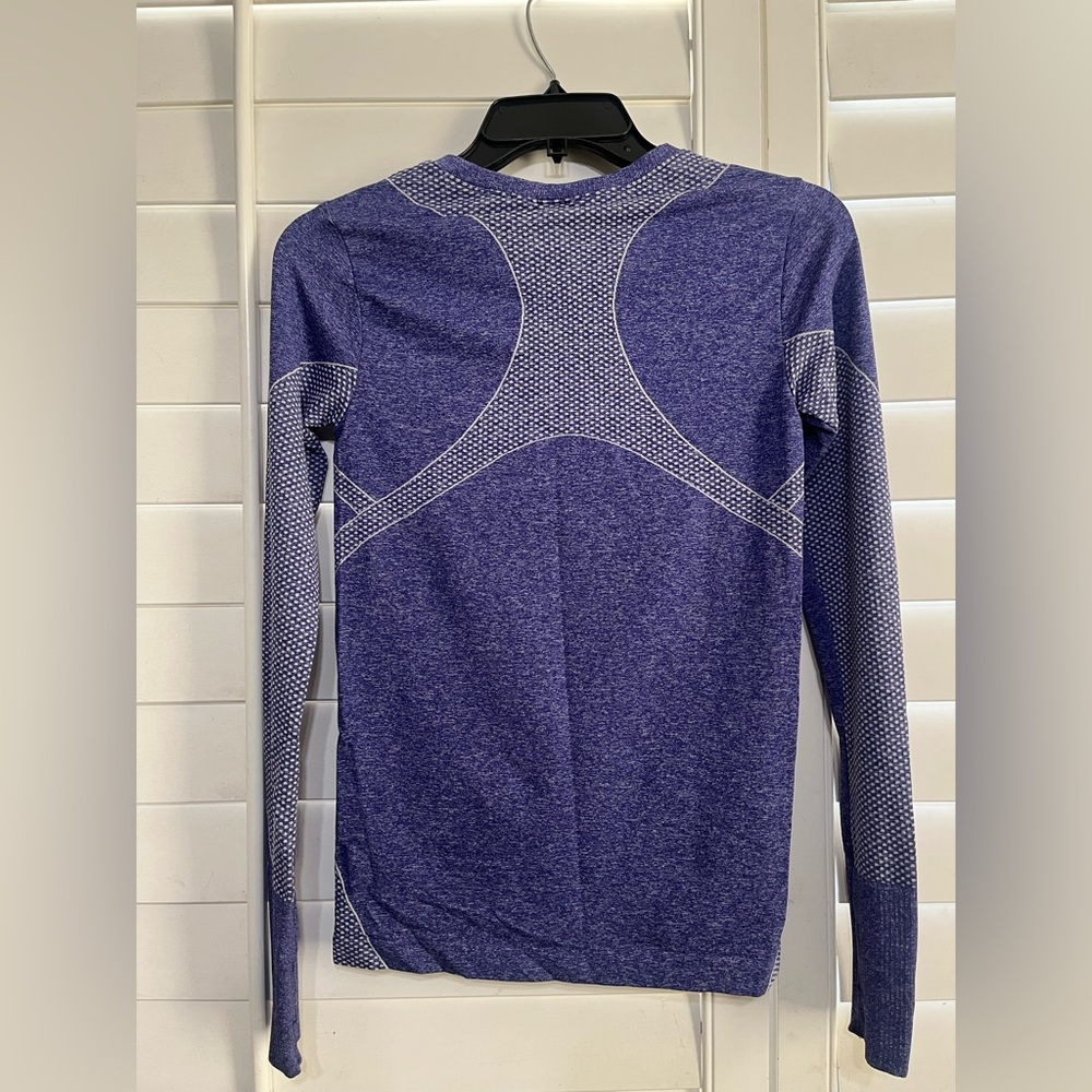 GAP Fit Women's Long Sleeve Tee in Deep Blue - Picture 2 of 3